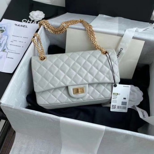 Chanel 2.55 borjúbőr kézitáska A37586 világosszürke
