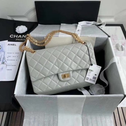 Chanel 2.55 borjúbőr kézitáska A37587 világosszürke