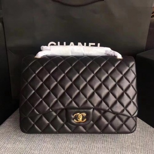 Chanel Maxi Steppelt Klasszikus Zsebtáska Fekete Báránybőr A58601 Arany