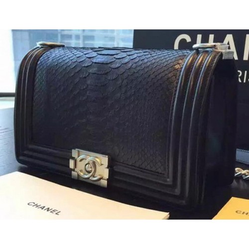Chanel fiú válltáska fekete Python bőr A66095 ezüst