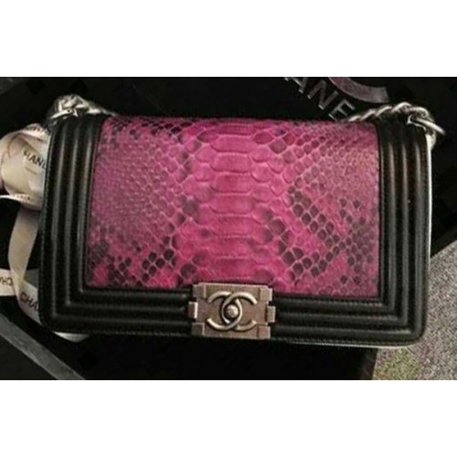 Chanel fiú válltáska rózsaszín Python bőr A66095 ezüst