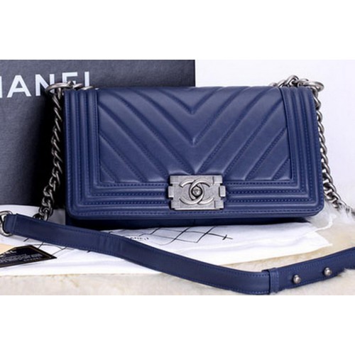 Chanel Fiú Fülű Válltáska Chevron Borjúbőr A67086 Kék