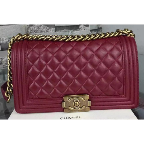 Chanel fiú fedeles válltáska báránybőrből A67086 bordó