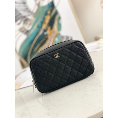 Chanel Caviar Quilted Curvy Pouch kozmetikai táska 220597 fekete