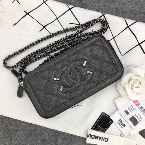 Chanel klasszikus láncos clutch táska, szemcsés borjúbőrből, ezüstszínű fémből, A84450, sötétszürke