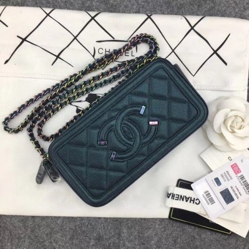 Chanel klasszikus clutch lánccal, szemcsés borjúbőrből, ezüstszínű fémből, A84450, zöld