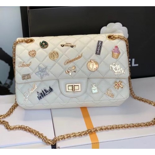 Chanel klasszikus fedeles válltáska eredeti báránybőr AS30225 fehér