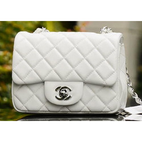 Chanel Klasszikus MINI Zsebtáska Fehér Báránybőr A37585 Ezüst