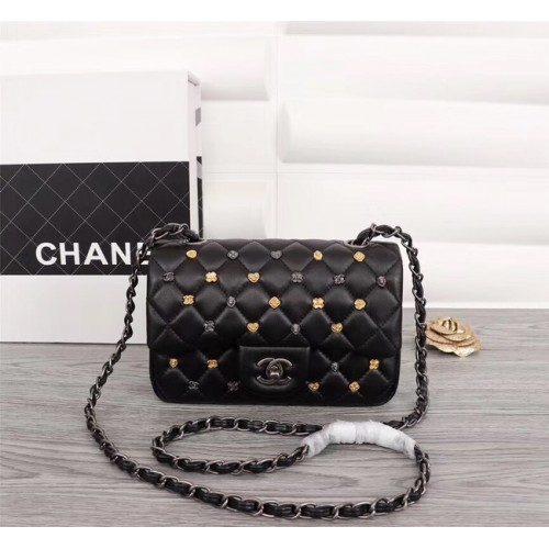 Chanel klasszikus báránybőr bőr crossbody táska A1116 fekete ezüstszínű fémből