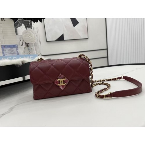 Chanel Flap báránybőr válltáska AS2556 bordó