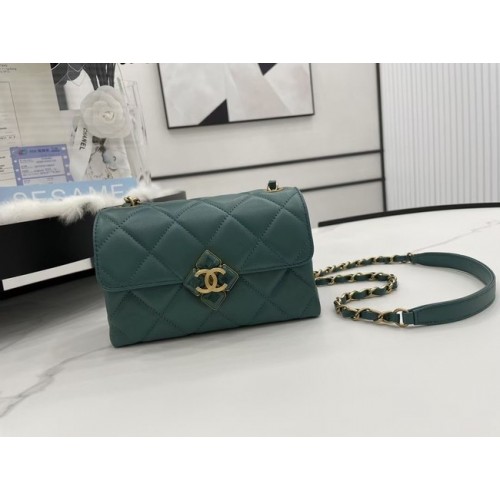 Chanel Flap báránybőr válltáska AS2556 zöld