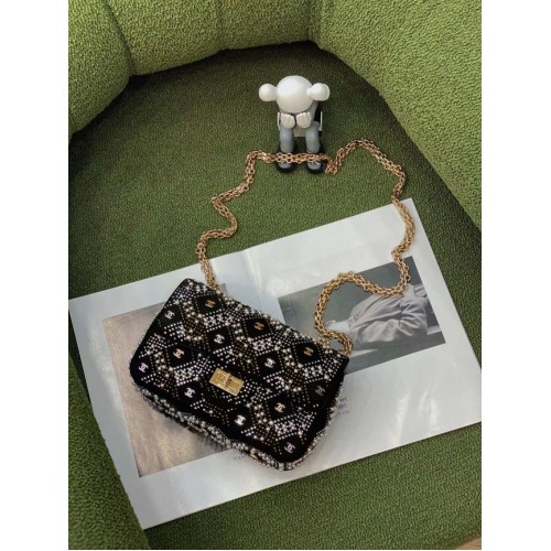 Chanel Flap báránybőr válltáska AS2755 fekete