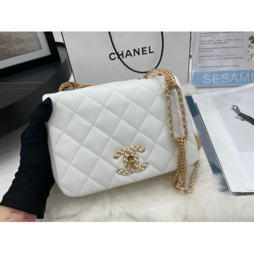 Chanel Flap báránybőr válltáska AS2975 fehér