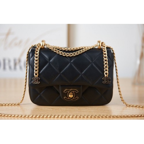 Chanel Flap báránybőr mini válltáska AS3113 fekete