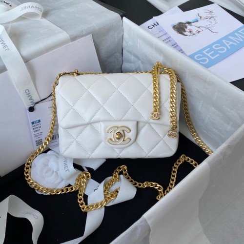 Chanel Flap báránybőr mini válltáska AS3113 fehér