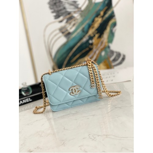 Chanel Flap báránybőr kis válltáska 81185 világoskék