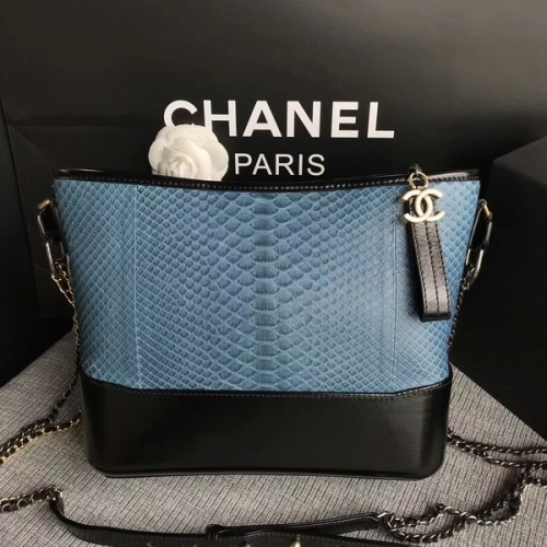 Chanel Gabrielle válltáska eredeti Python bőr A93842 égkék