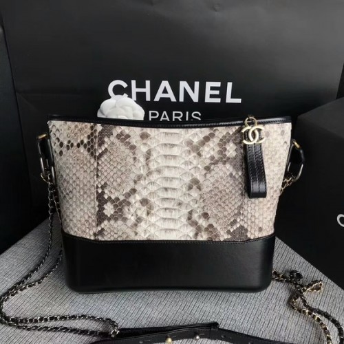 Chanel Gabrielle válltáska eredeti Python bőr A93842 fehér