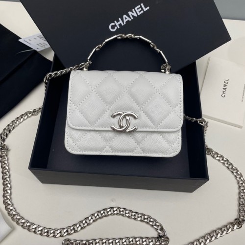 Chanel szemcsés borjúbőr láncos kézitáska AP2758 fehér