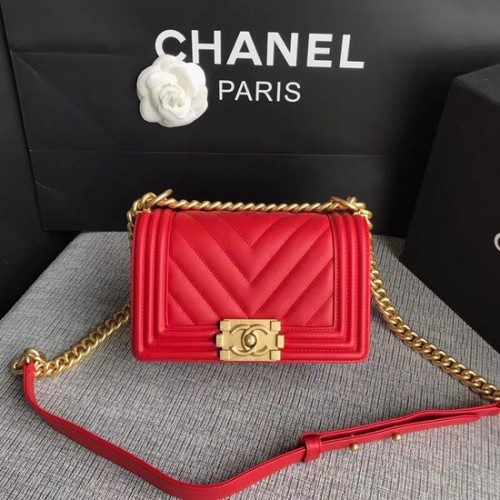 Chanel Le Boy Flap Válltáska Eredeti Marhabőr A67085 Élénkpiros Arany Csattal