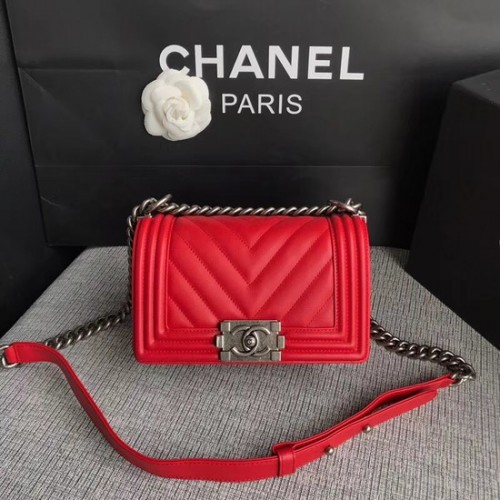 Chanel Le Boy Flap Válltáska Eredeti Marhabőr A67085 Élénkpiros Ezüst Csattal