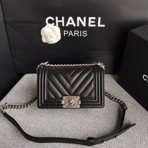 Chanel Le Boy Flap Válltáska Eredeti Marhabőr A67085 Fekete Ezüst Csattal