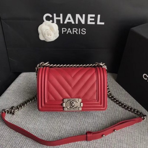 Chanel Le Boy Flap Válltáska Eredeti Marhabőr A67085 Mélyvörös Ezüst Csattal
