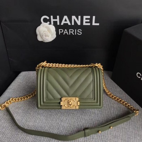 Chanel Le Boy Flap Válltáska Eredeti Marhabőr A67085 Zöld Arany Csattal