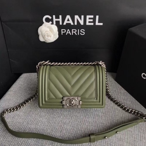 Chanel Le Boy Flap Válltáska Eredeti Marhabőr A67085 Zöld Ezüst Csattal