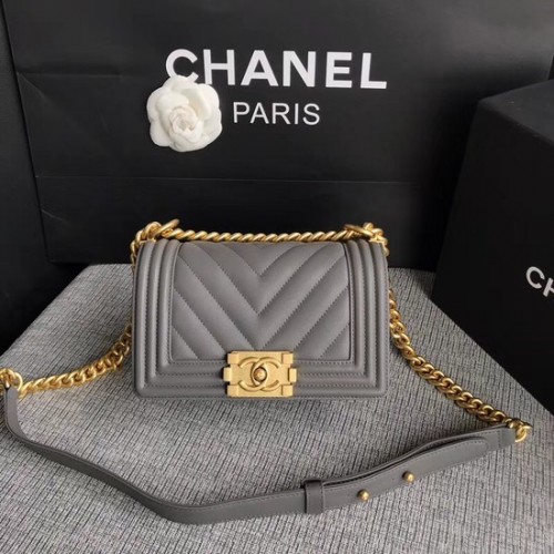 Chanel Le Boy Flap Válltáska Eredeti Marhabőr A67085 Szürke Arany Csattal