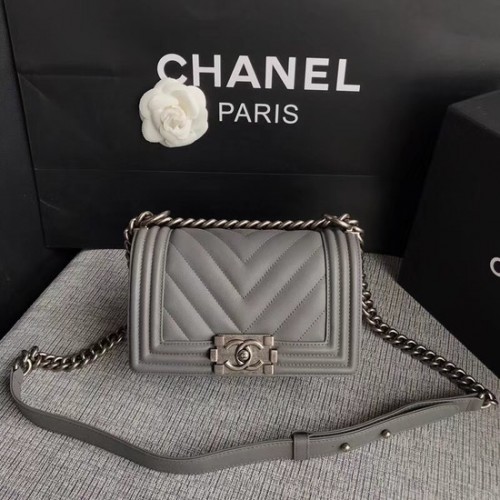 Chanel Le Boy Flap Válltáska Eredeti Marhabőr A67085 Szürke Ezüst Csattal
