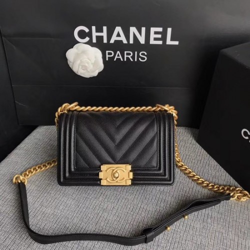 Chanel Le Boy Flap Válltáska Eredeti Kaviár Bőr P67085 Fekete Arany Csattal