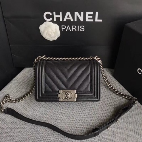 Chanel Le Boy Flap Válltáska Eredeti Kaviár Bőr P67085 Fekete Ezüst Csattal