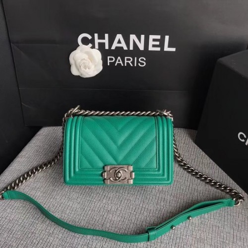 Chanel Le Boy Flap Válltáska Eredeti Kaviár Bőr P67085 Zöld Ezüst Csattal