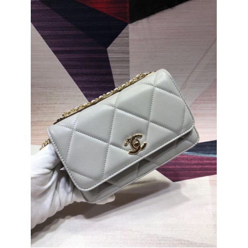 Chanel eredeti bőr válltáska világoskék A80982 arany