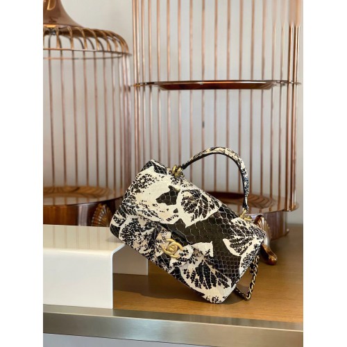 Chanel kígyóbőr mini fedeles táska felső fogantyúval AS2431 fekete-fehér