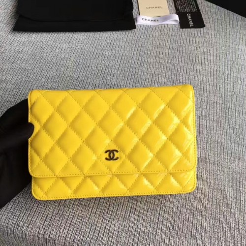Chanel WOC Flip Táska Lakkbőr A33814C Sárga