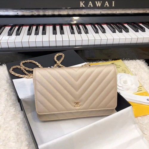 Chanel WOC eredeti kaviár bőr fedeles keresztpántos táska V33814 arany lánccal