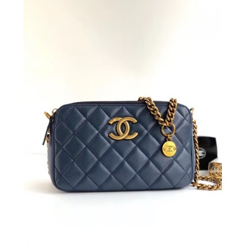 Chanel klasszikus clutch lánccal A94105 kék