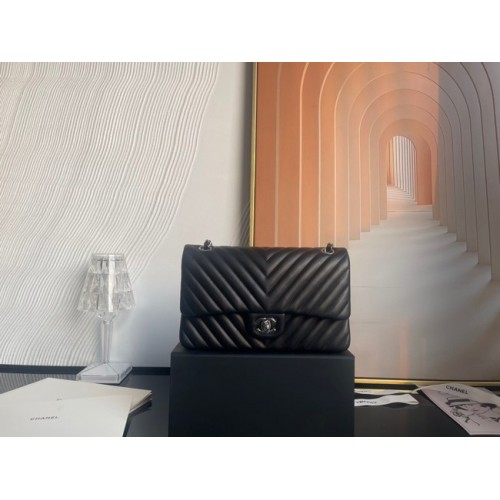 Chanel klasszikus kézitáska báránybőr ezüst fém V01112 fekete