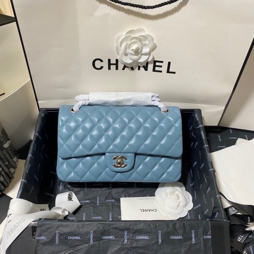 Chanel klasszikus kézitáska Lambskin&silver Metal 01112 kék