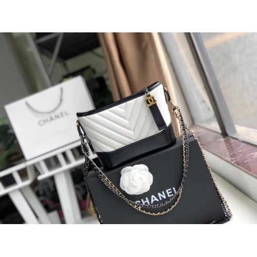 Chanel gabrielle kis hobo táska A91810 fekete-fehér