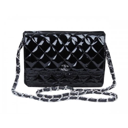 Chanel mini fedeles táska A33814 fekete lakkbőr ezüst