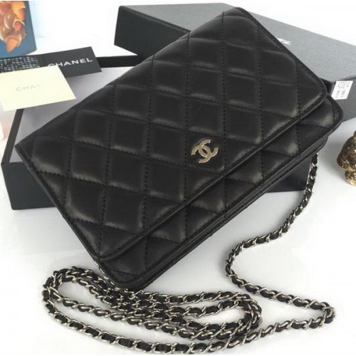 Chanel mini fedeles táska fekete báránybőrből A33814S ezüst