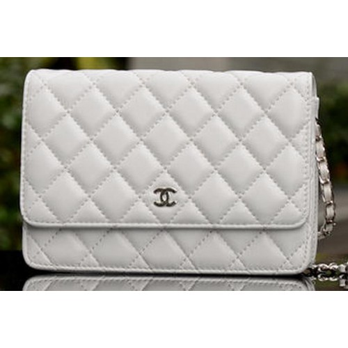 Chanel mini fedeles táska fehér báránybőrből A33814 ezüst