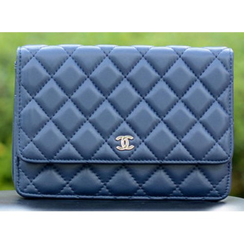 Chanel mini fedeles táska kék báránybőrből A33814 ezüst