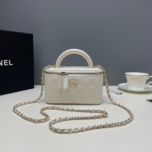 Chanel mini válltáska báránybőrből, aranyszínű fémből 81208 fehér
