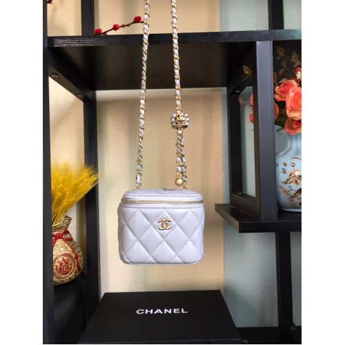 Chanel mini válltáska báránybőrből aranyszínű fémből AP2929 világosszürke