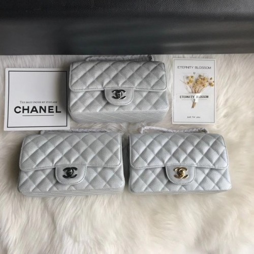 Chanel mini fedeles táska szemcsés borjúbőrből A1116 ezüst
