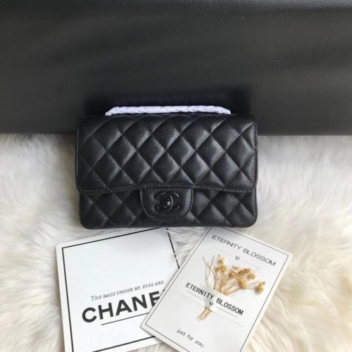 Chanel mini fedeles táska szemcsés borjúbőrből és fekete tónusú fémből A1116 fekete